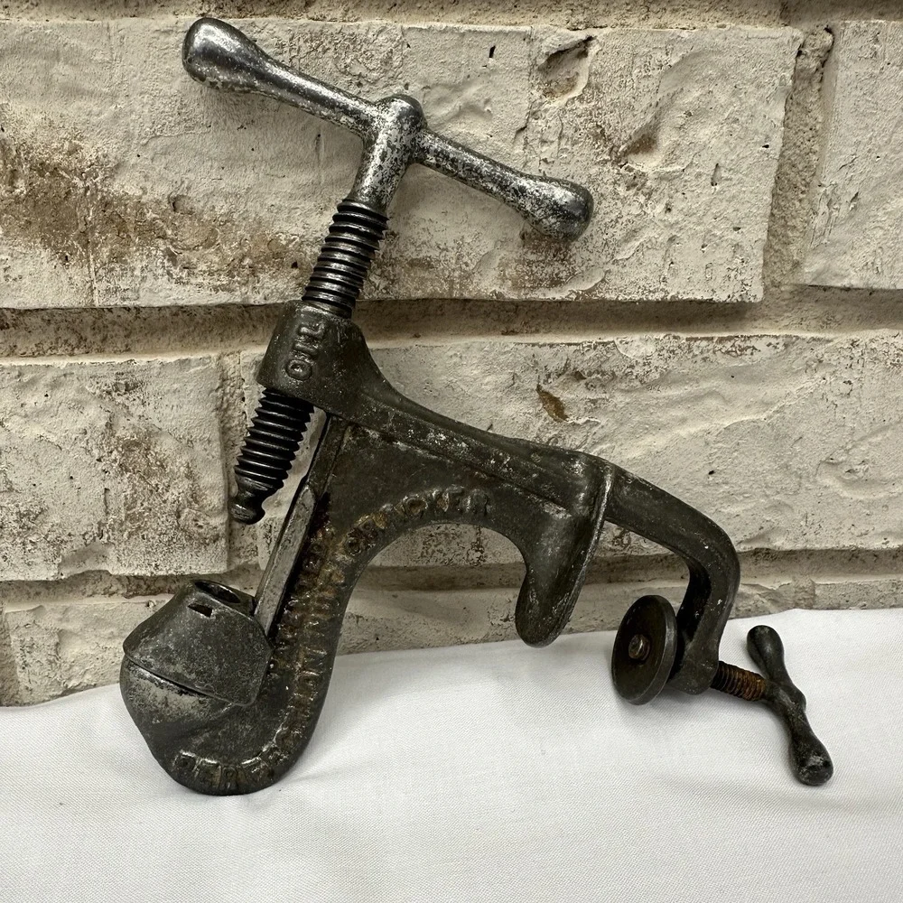 VTG Perfection Nut Cracker Branford Conn. Cast Iron Model 28 Table Counter Mount